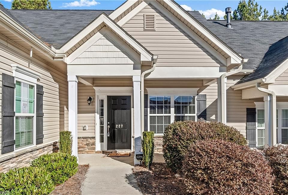1st image of 227 Hawks Nest Cir