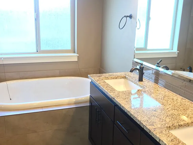 3527 NE Crystal Springs Dr — Photo 12