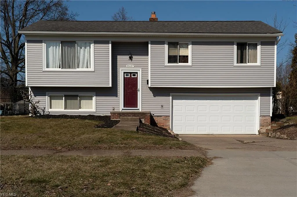 36687 S Lake Shore Blvd photo 1