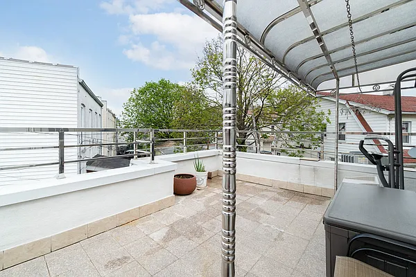 Sold by Compass | media 24