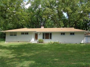 3810 NW Oakcrest Dr, Kansas City, MO 64151