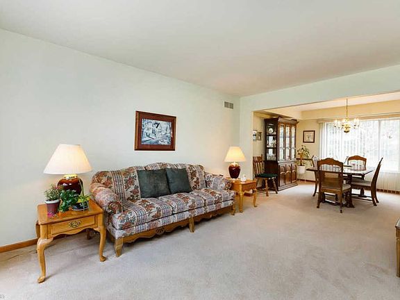 4th image of 252 Dorchester Ct