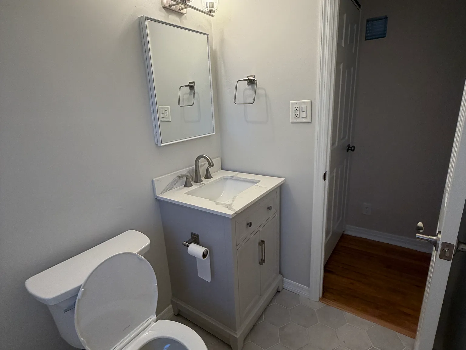 3 bed, 1.5 bath, 1149 sqft, $3,200 — Photo 3