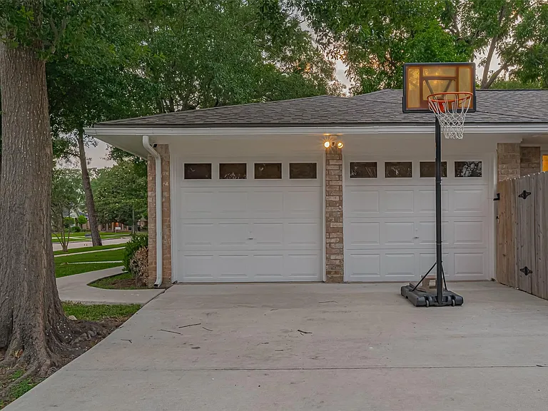 12602 Westleigh Dr — Photo 36