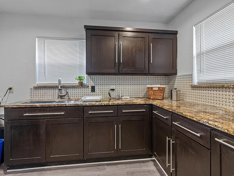 3525 Hacienda Dr — Photo 16