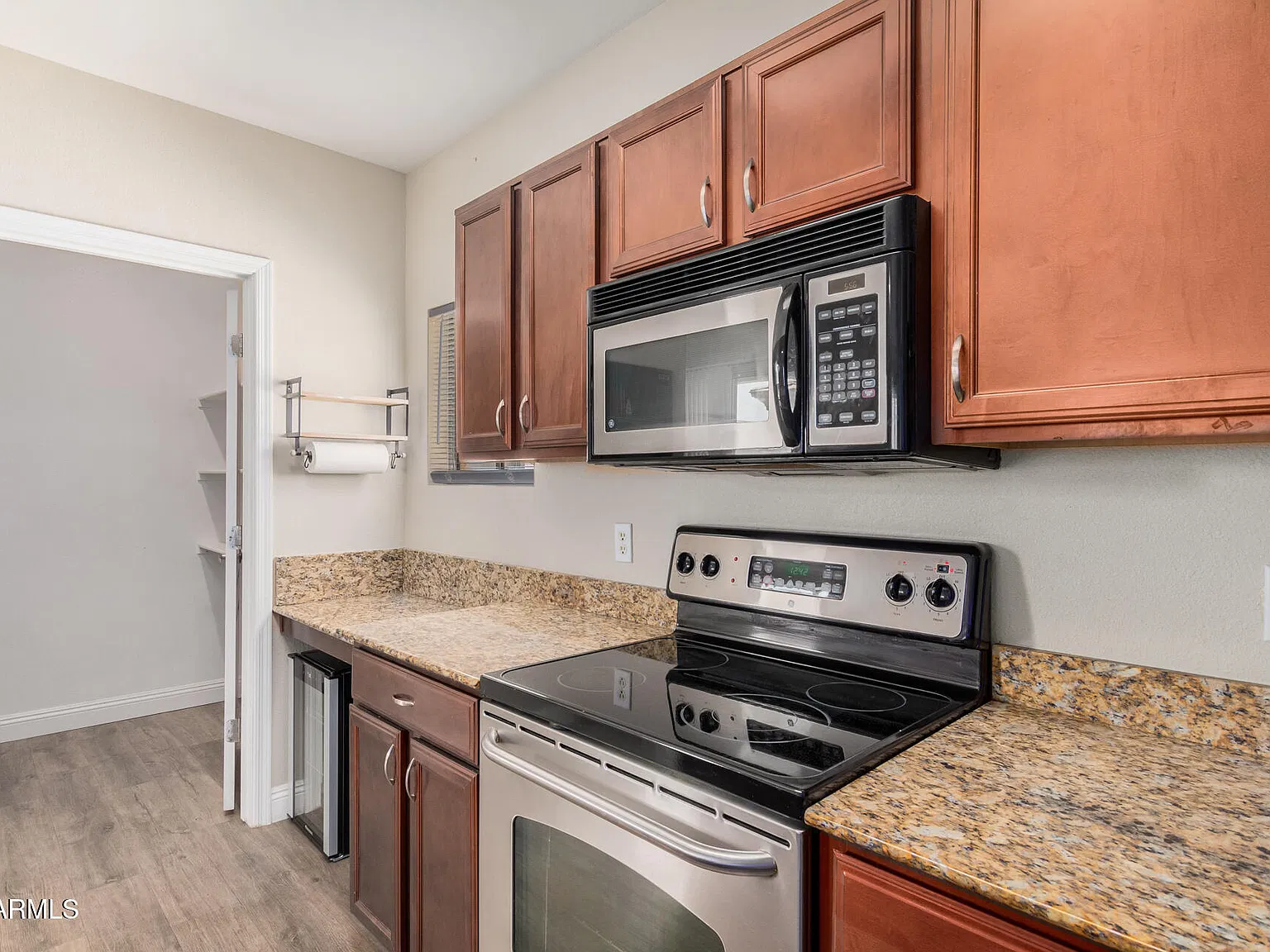 3 bed, 2.0 bath, 1282 sqft, $1,935 — Photo 3