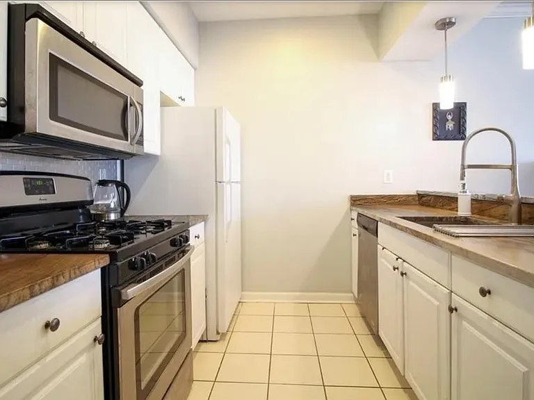 225 E Ponce De Leon Ave #404 — Photo 8