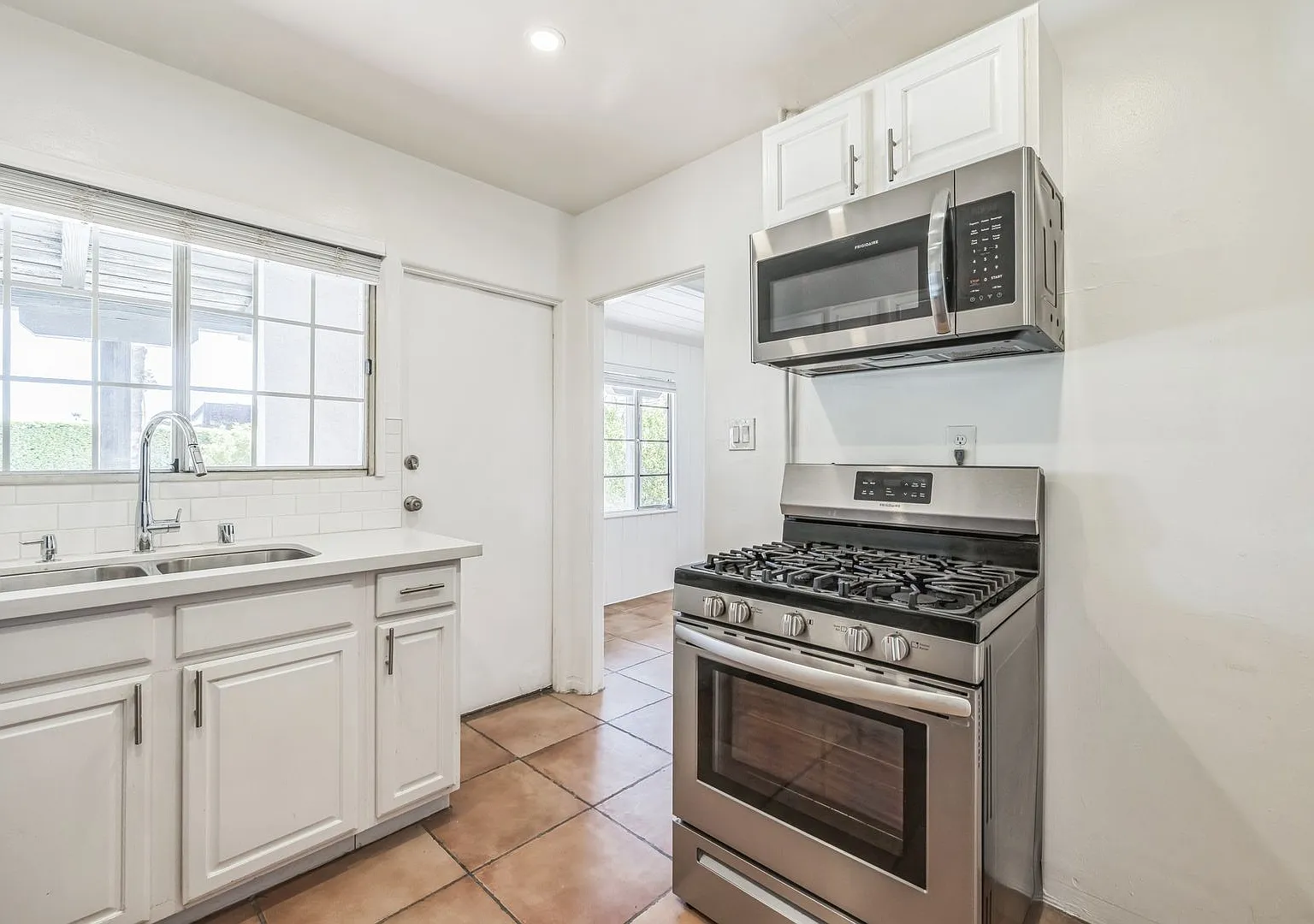 225 W. Vista Chino — Photo 3