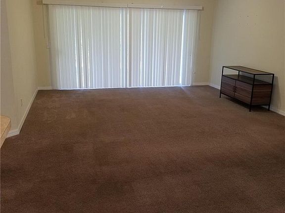 5th image of 457 Eisenhower Blvd