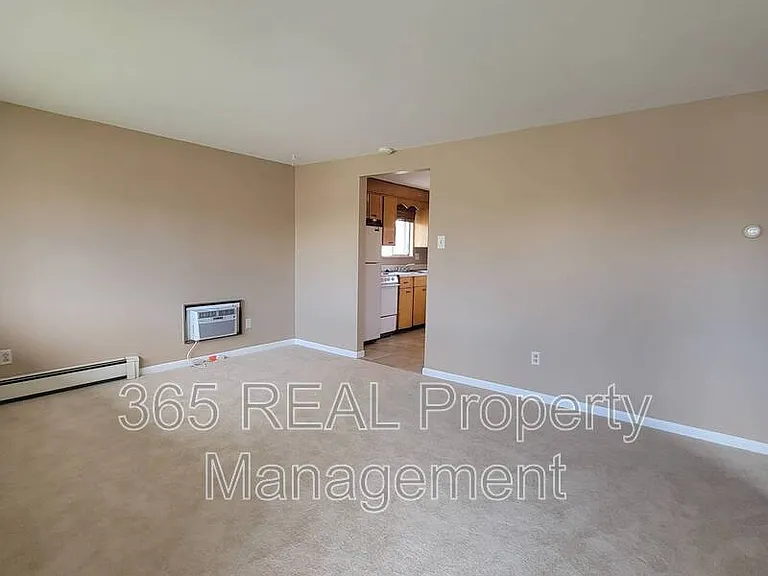 2440 W 11th St — Photo 3