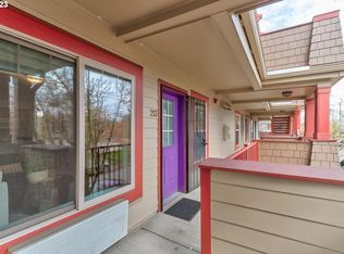 9817 NE Irving St APT 213, Portland, OR