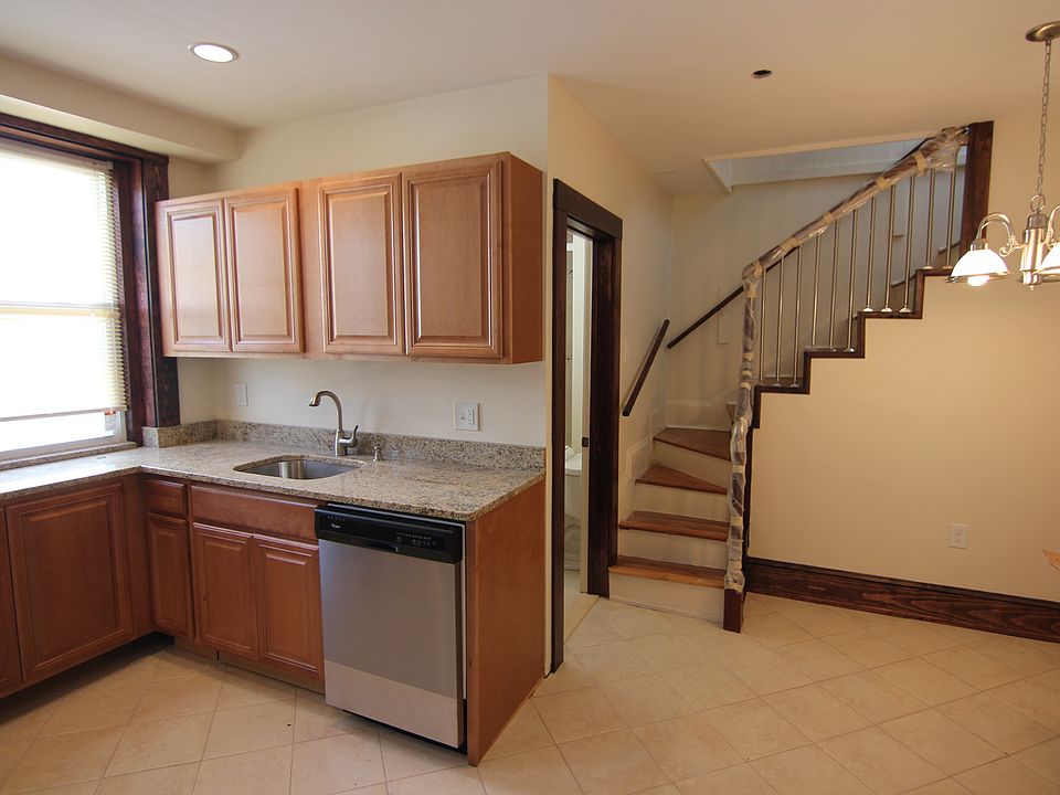 2nd image of 212 Adams St