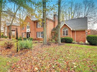 14 Country Club Dr, Hurricane, WV 25526