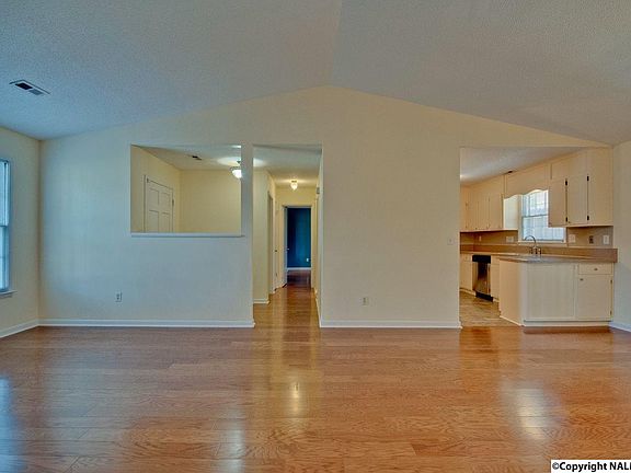 5th image of 1030 Sharpsburg Dr SE