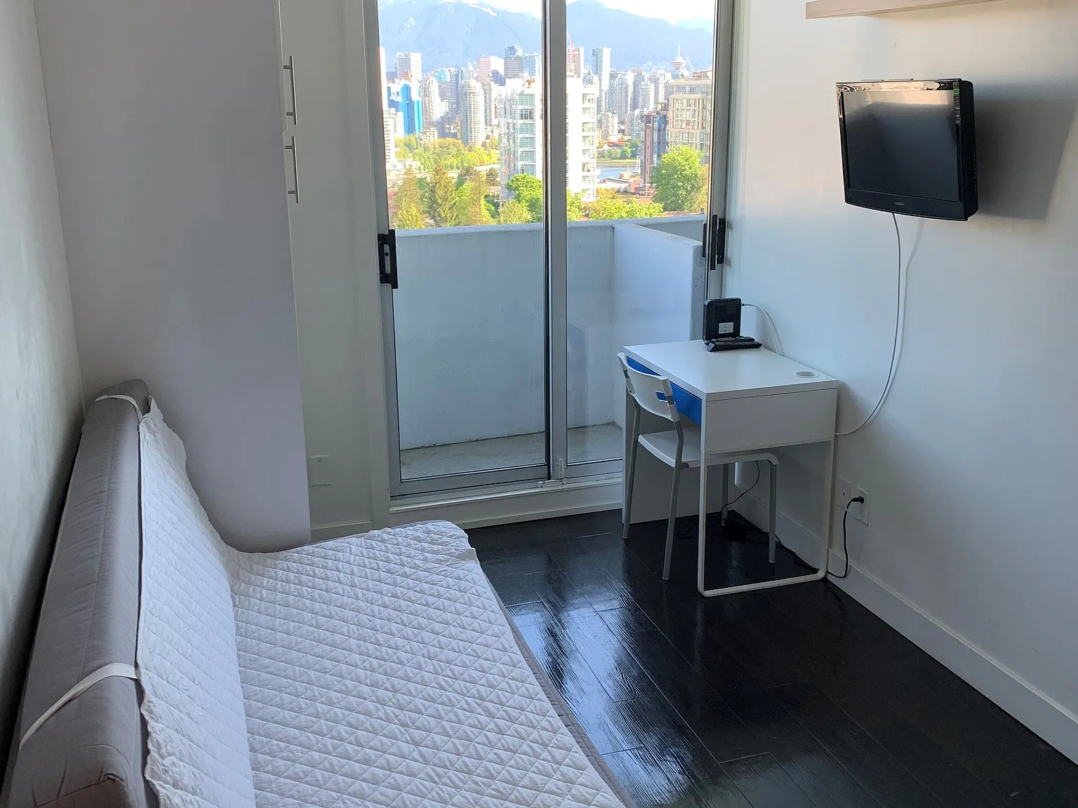 APT Living — Photo 3