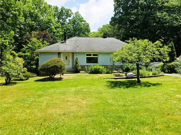 7667 S Eastland Rd, Cleveland, OH 44130
