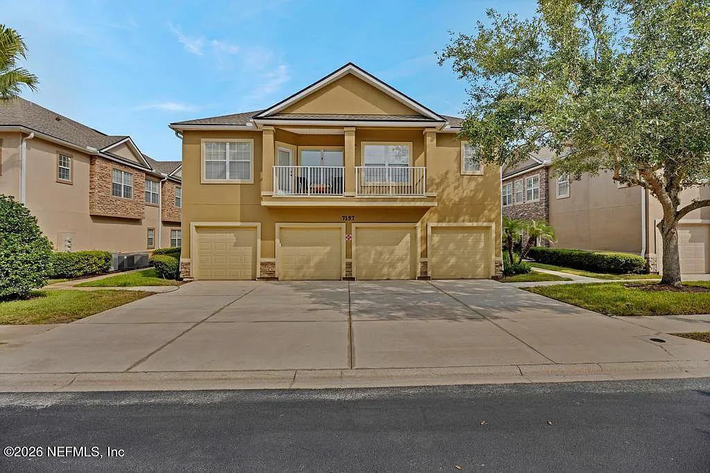 2 bed, 2.0 bath, 1004 sqft, $1,995 — Photo 3