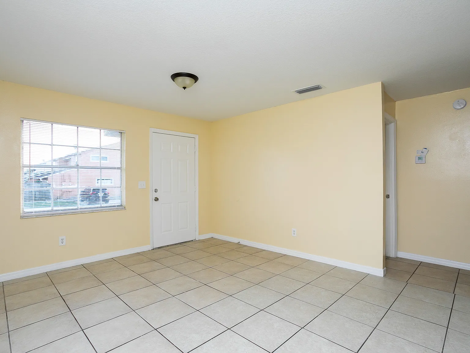 2 bed, 1.5 bath, 877 sqft, $1,525 — Photo 4
