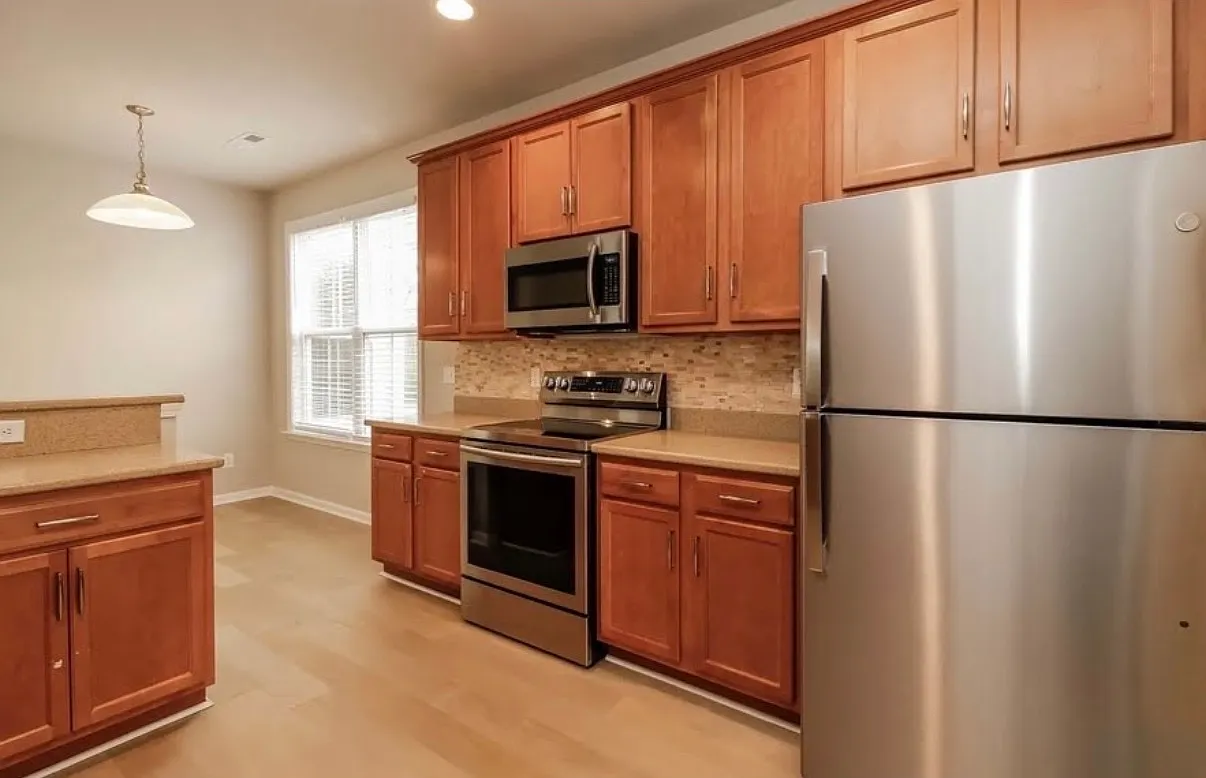 3 bed, 2.5 bath, 2864 sqft, $2,125 — Photo 2