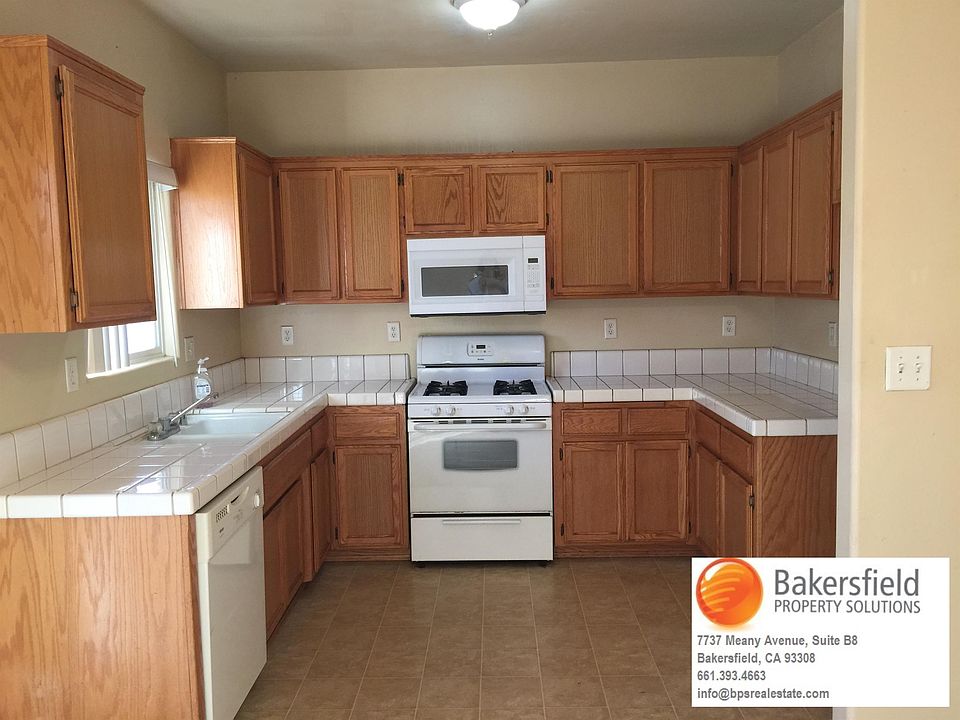2nd image of 1217 Bachelor St