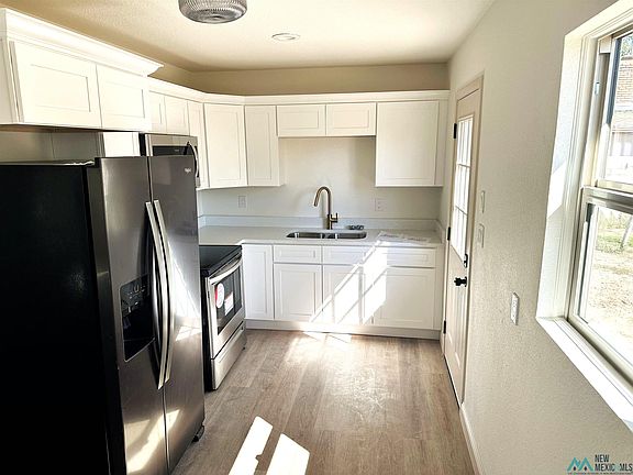 5th image of 1807 W Booker Ave