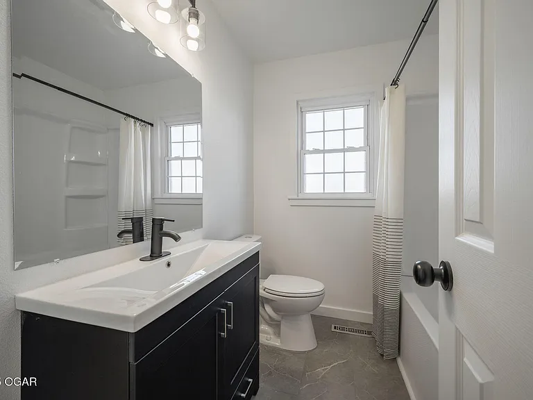 1304 Massachusetts Ave — Photo 10