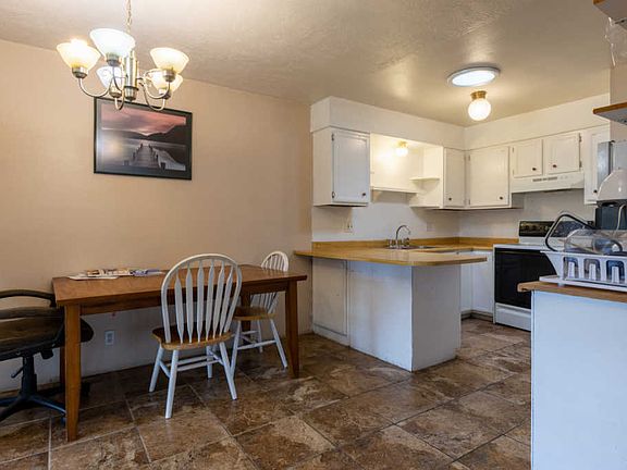 3rd image of 2252 W Heatherglen Dr