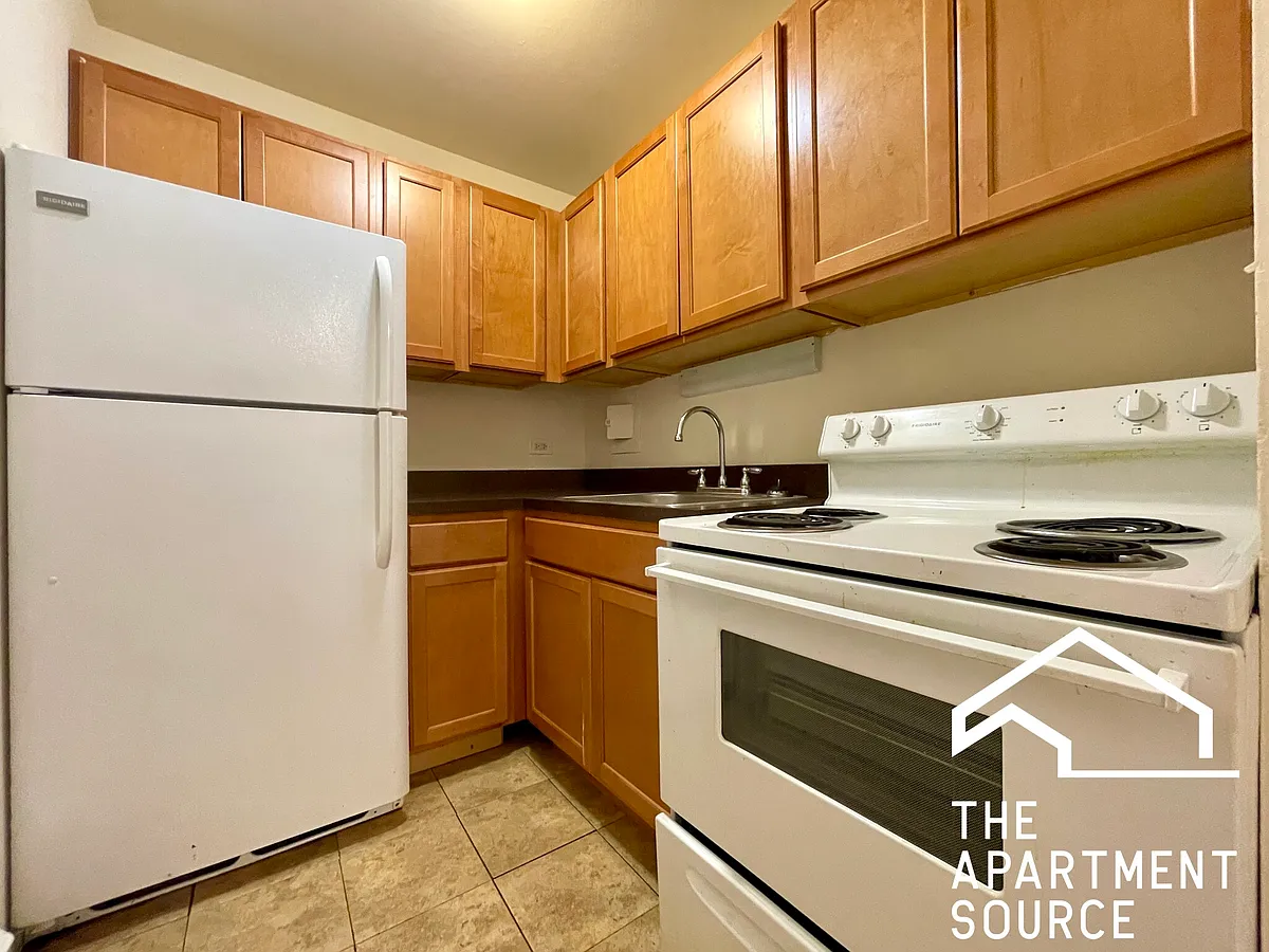 Building Photo - 6006 N Kenmore Ave #401