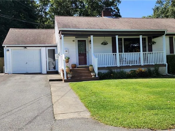 39 Hambly Rd, Tiverton, RI 02878