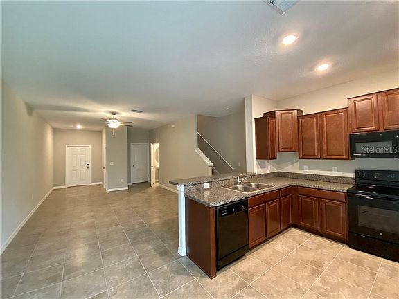 5th image of 3922 Cat Mint St