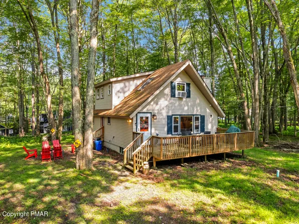 2115 Winona Dr, Pocono Lake, PA 18347