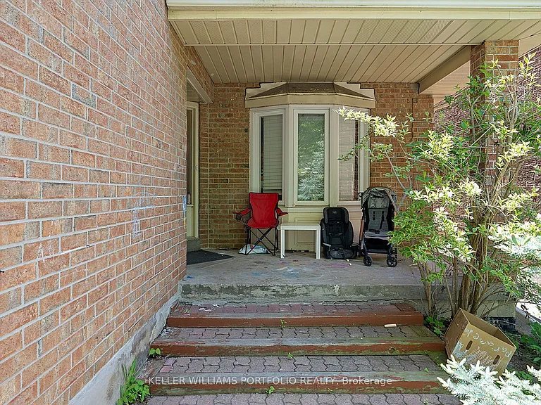 73 Jessica Gdns — Photo 3