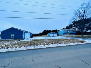 83 Mast Rd, Pittston, ME 04345