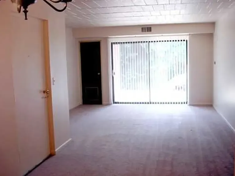 Ebonhurst Apartments — Photo 5