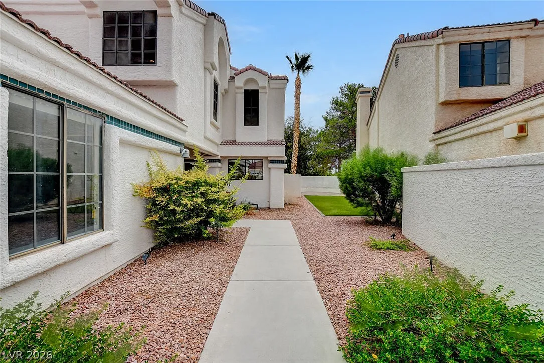 3 bed, 2.5 bath, 1596 sqft, $2,350 — Photo 4