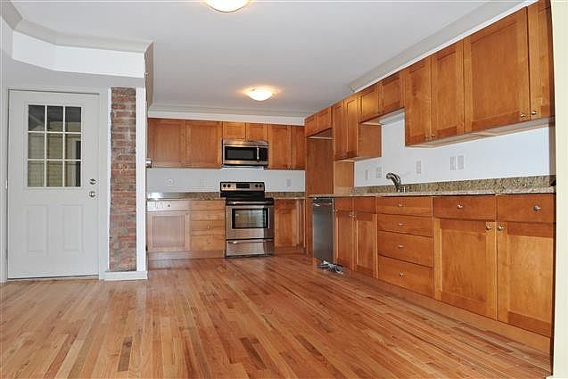 2nd image of 916 Trinity Ave #1