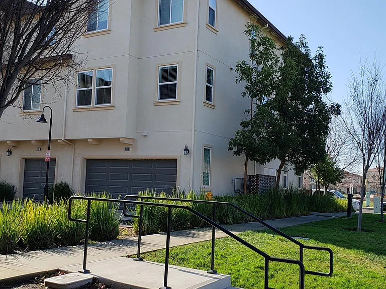 2144 Morrow St — Photo 5