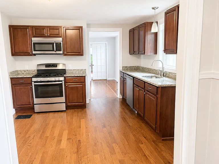 7 Park St #B — Photo 12