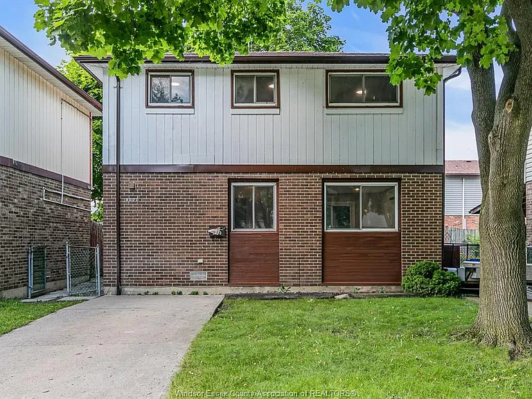 9020 Conway Ct — Photo 1