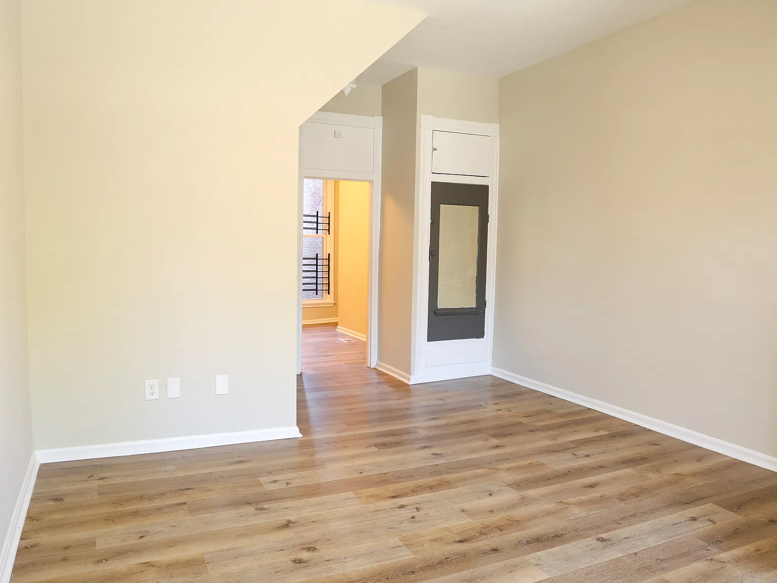 3 bed, 1.5 bath, 1364 sqft, $1,900 — Photo 3