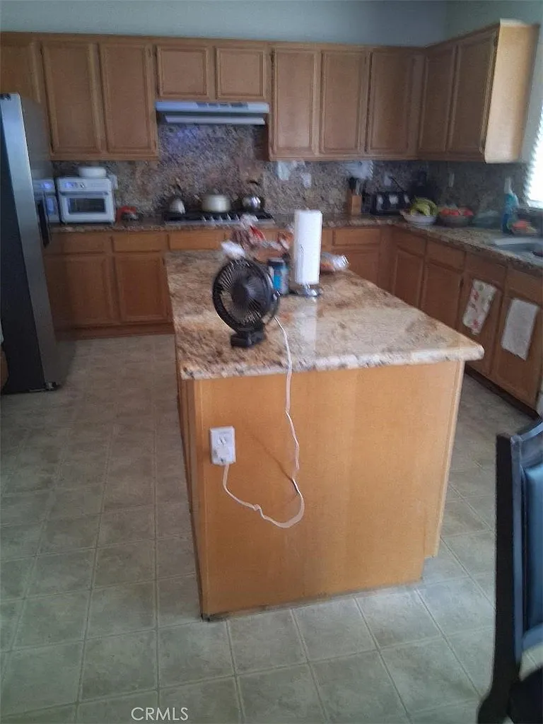 7 bed, 4.5 bath, 3515 sqft, $1,200 — Photo 4