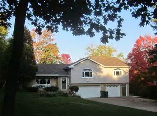 W261S8355 Faulkner Rd, Mukwonago, WI 53149