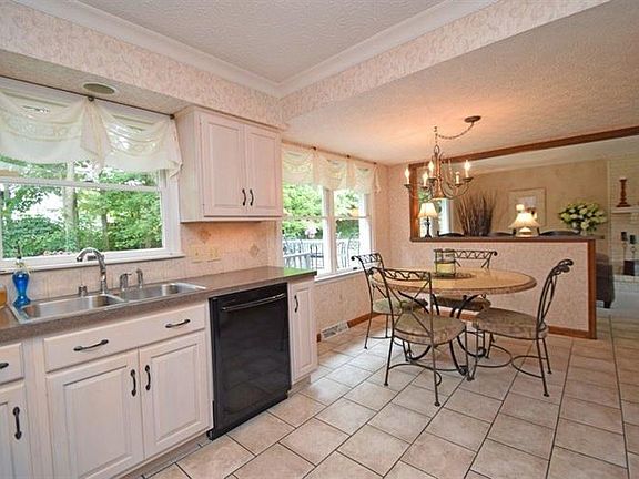 5th image of 3269 Madonna Dr