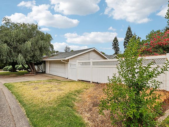 3rd image of 7812 Apple Valley Ct