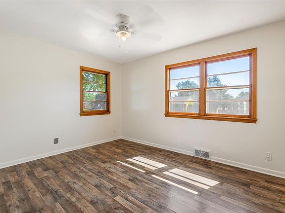 4th image of 409 41st St