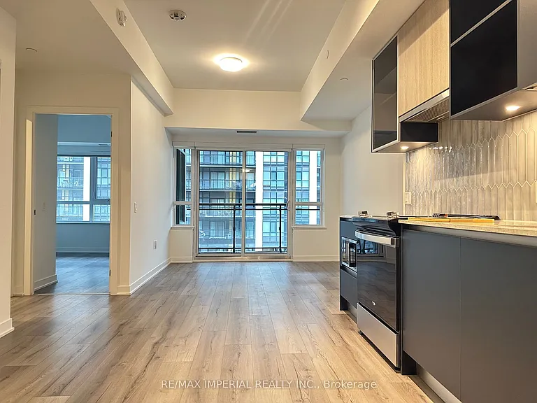 395 Dundas St W #523 — Photo 11