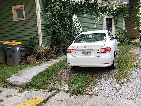 2nd image of 614 N Lincoln St