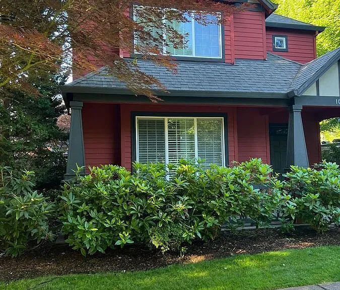1008 SE Bacarra St — Photo 2
