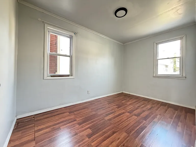 20 Gates Ave #1 — Photo 5