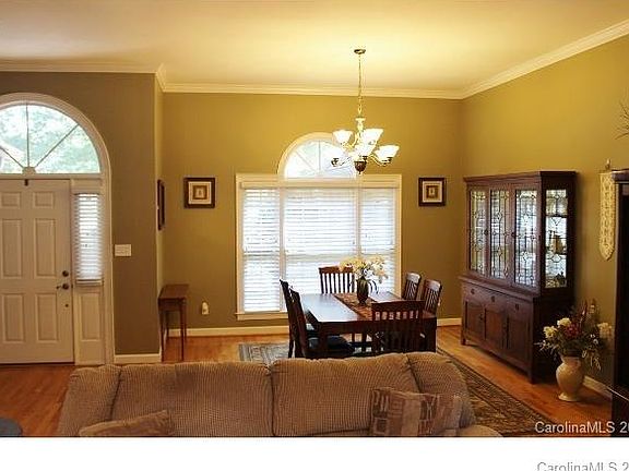 5th image of 137 Bridle Path Ln